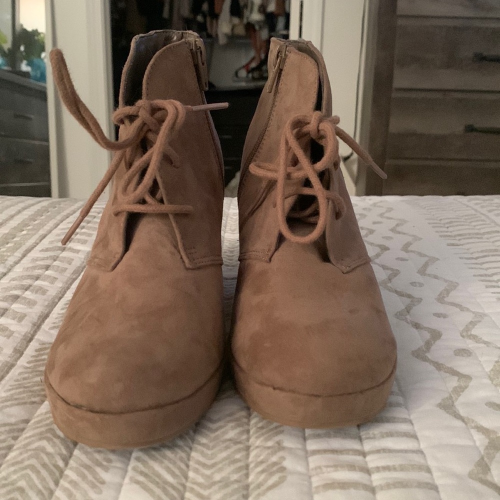 Taupe wedges